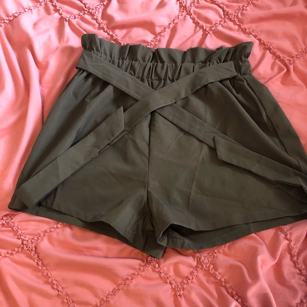Bow tie shorts